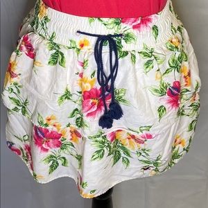 👛5 FOR $15! Hollister mini skirt